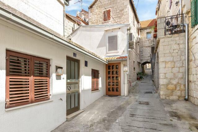 Rosmarinus Rubic Studio Split Exterior photo